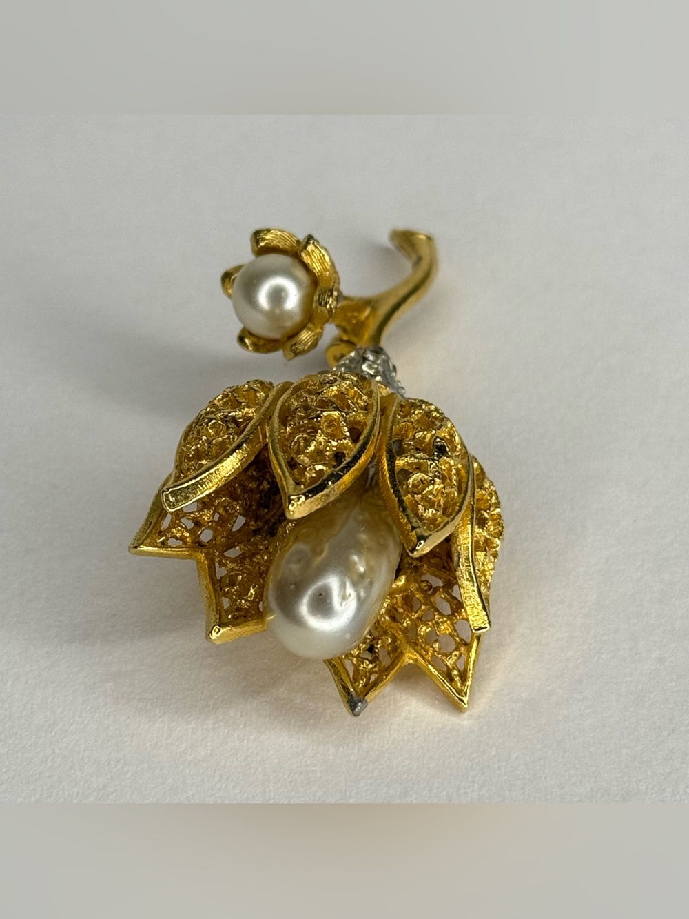 VINTAGE SIGNED BSK Faux Baroque Pearl Gold Tone Tulip Flower Brooch Pin - Picture 6 of 7